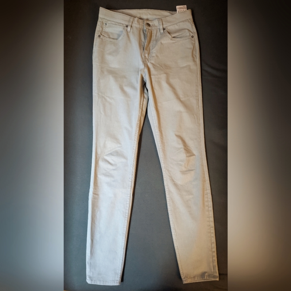 Levi's slim/skinny fit light gray pants 28x32